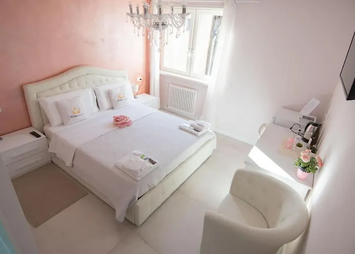 Klemi, In Old Town Dolomia Check In Automatico Couette-café 3*